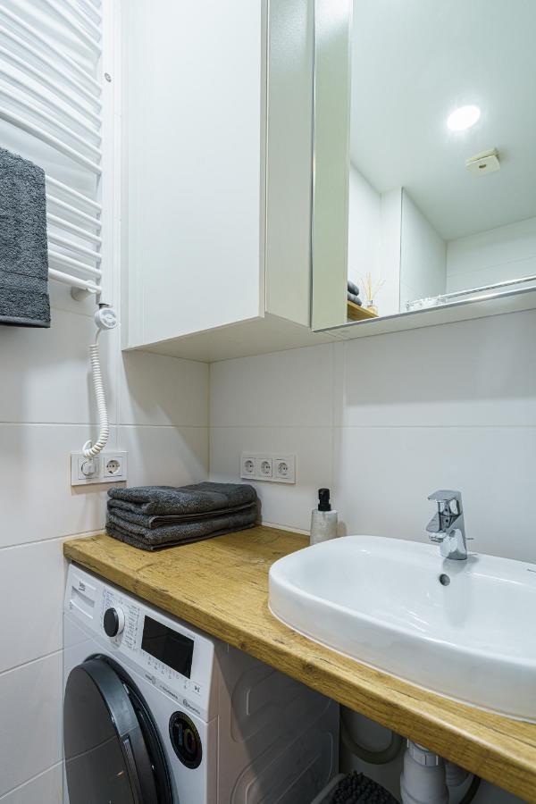 Modern Rustic In Center-Prime Rentals Kaunas Exterior photo